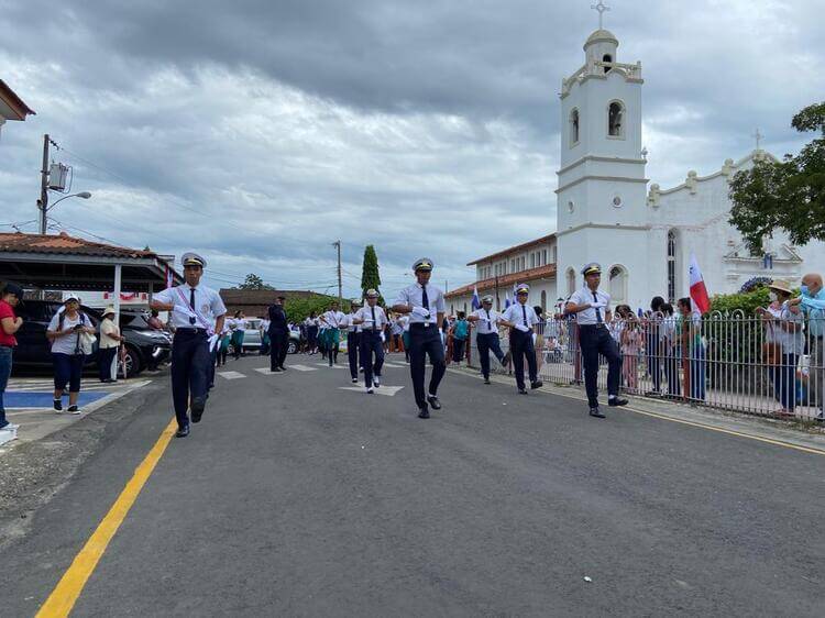 Banda del Colegio Federico Zúñiga Feliú se hace presente en el desfile del 3 de noviembre.